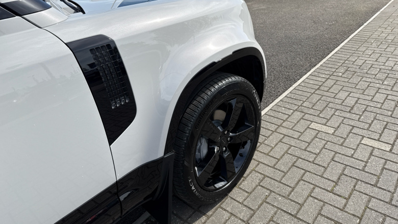 Land Rover Defender 3.0 D350 X-Dynamic HSE 110 5dr Auto Diesel Estate